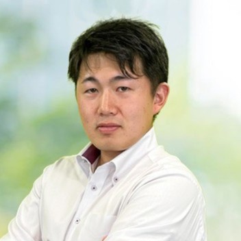 八賀　雅人